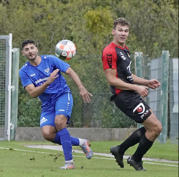 Derby gegen Breitenfurt - Kampf um den Ball